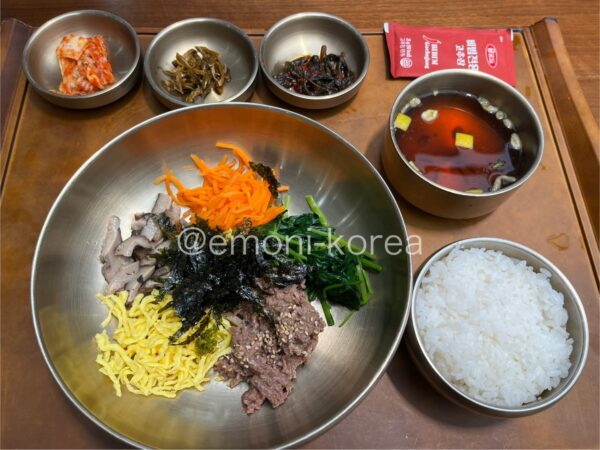 金海空港国際線3階の韓国料理店「ミョンガエトゥル（名家の庭）」のプルコギビビンバ