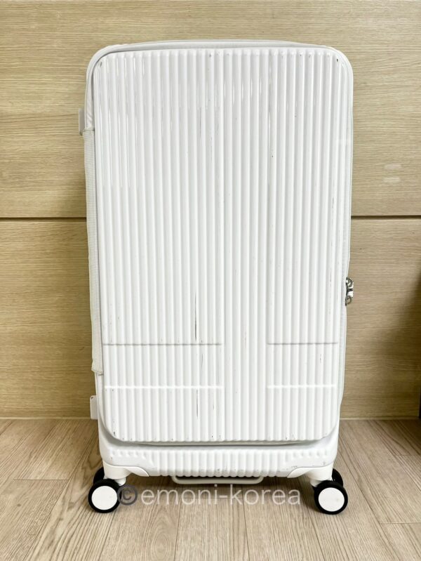 イノベータースーツケース75Lの正面からの実際の写真