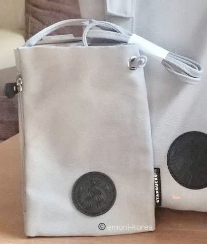 2026年スタバ福袋の開封した中身のサコッシュ